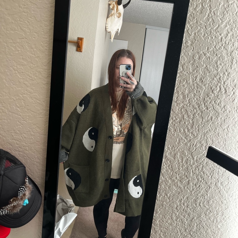 Olive Green Yin Yang Cardi - Picture 2 of 10